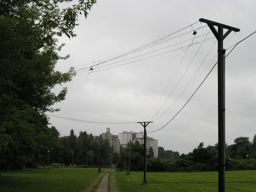 “in die Luft zeichnen was shown at the Bildhauersymposium Humboldwiese in Berlin, 2005“