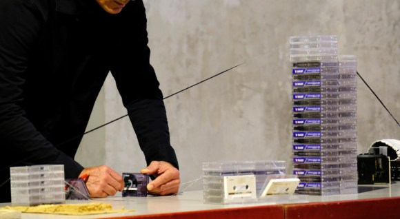 “audio cassettes-solo sound performance at Internationales Symposium bonnhoeren LISTENING HEARING in Bonn“