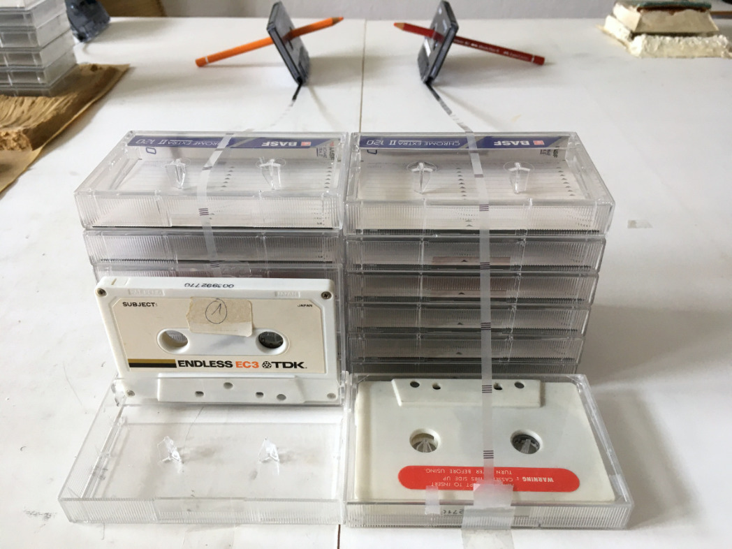 “audio cassettes-solo sound performance at Internationales Symposium bonnhoeren LISTENING HEARING in Bonn“