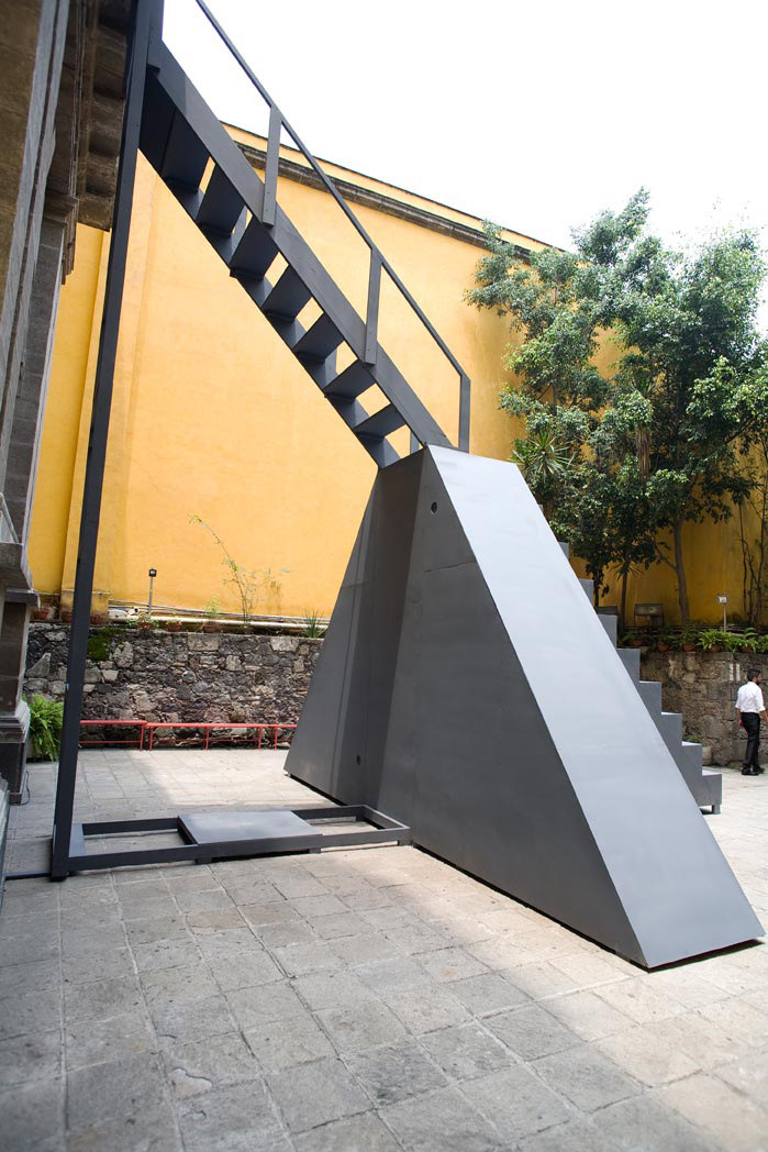 “endlose reflexionen shown at LAA Museum in Mexico City“